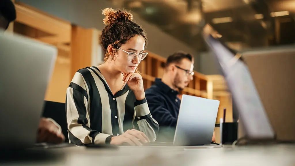 10 AI Tricks to Revolutionize & Automate Help Desk Management